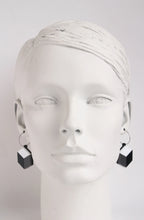 Trijn sieraden - Oorbellen Kubus (#O24-15) - Black white