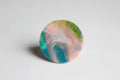 Trijn sieraden - Ring gevlekt acrylaat (#R25-1) - Roze/blauw gevlekt 3,8 cm